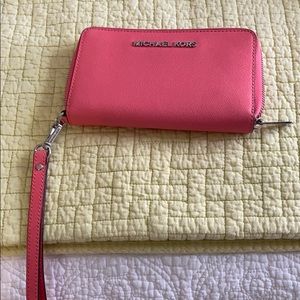 Michael kors wristlet wallet